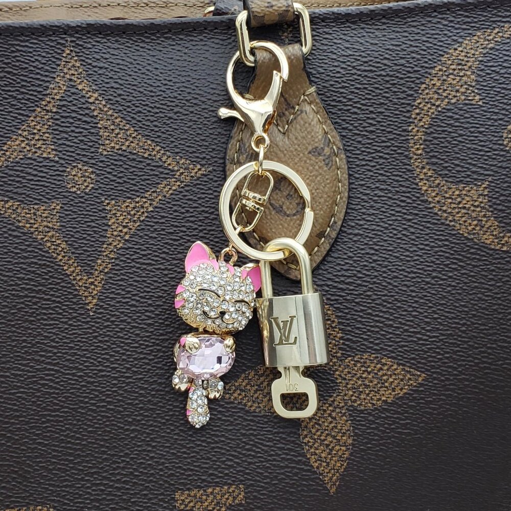 Authentic Louis Vuitton Lock & Key Gold ✨ Unbranded Cat Keychain Bag Charm LV - Picture 3 of 12